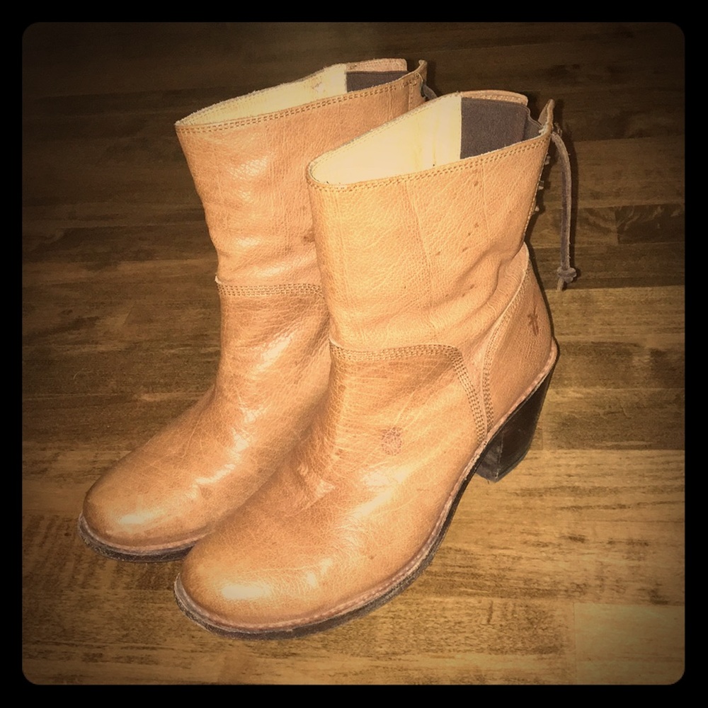 Frye Carmen tie boots / booties 8.5